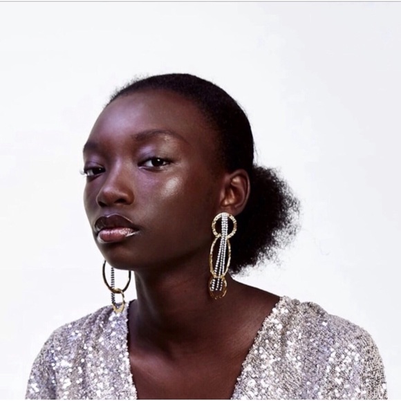 Flaw, Zara NWT Bejeweled Chain Hoop Chain Gold Dangle Earrings - Picture 5 of 9